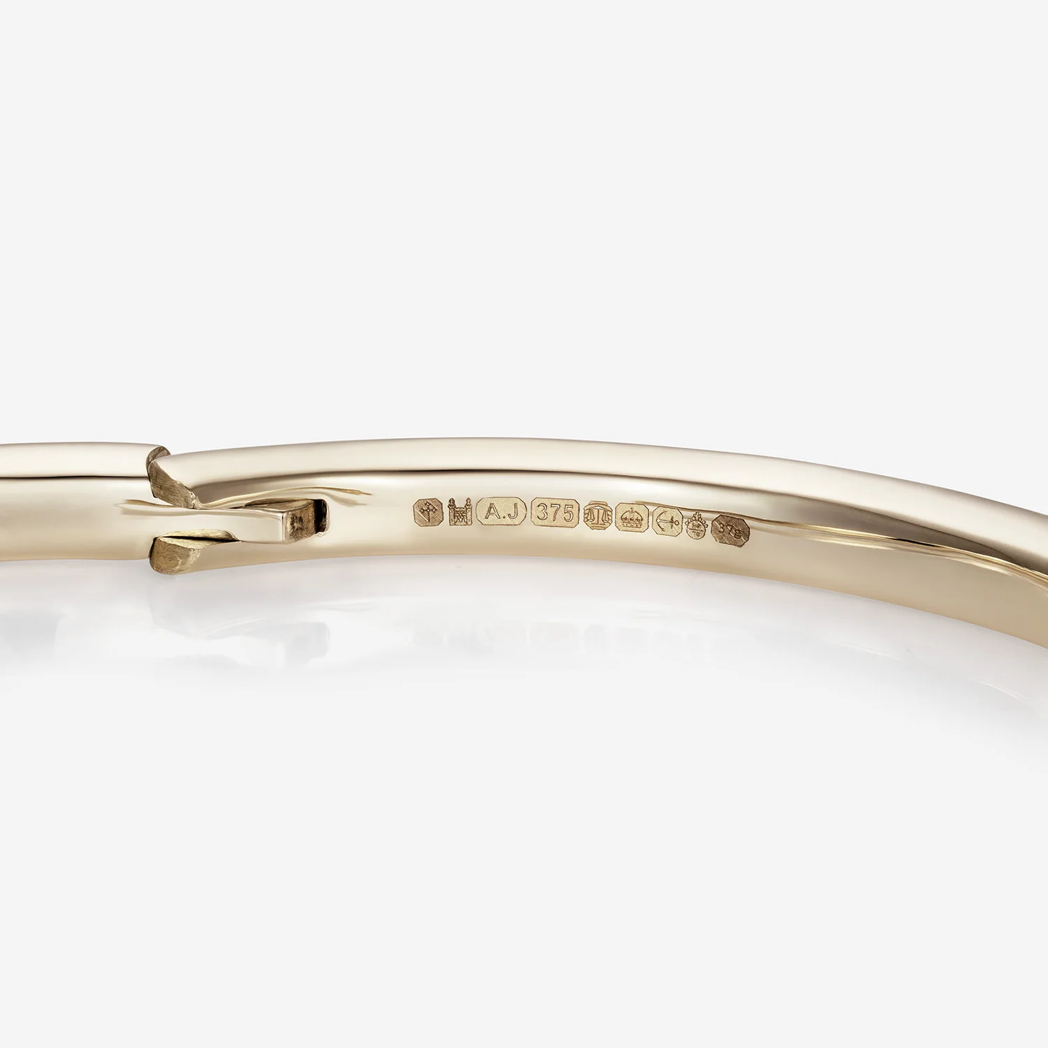 886 Bangle in 9ct Yellow Gold - Image 4