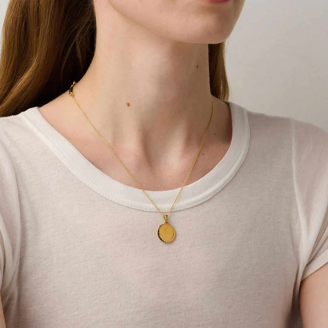 886 Caustic Taurus Pendant with Chain in 18ct Yellow Gold - Image 4
