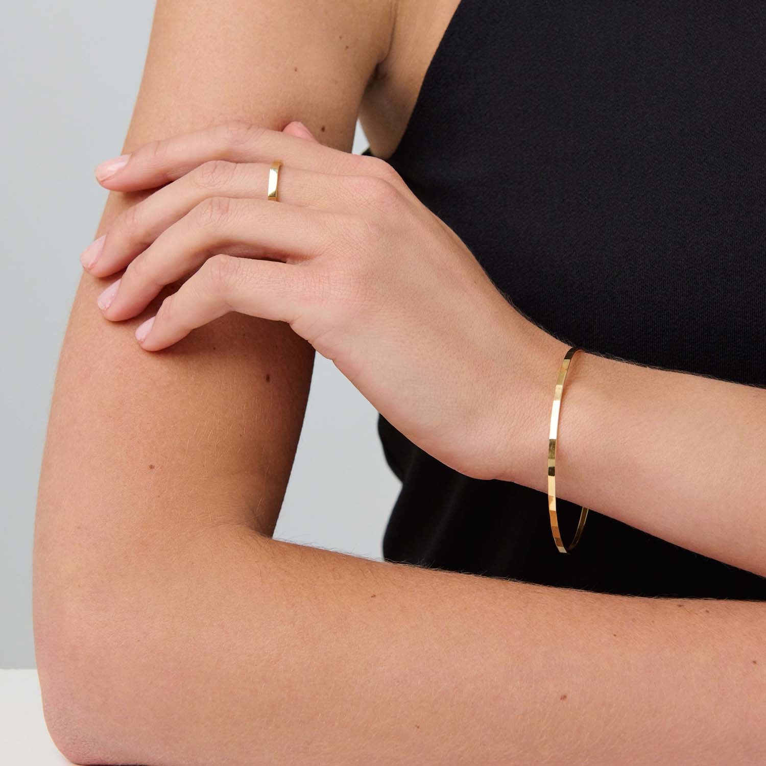 Decus Bangle 9ct Yellow Gold - Image 3