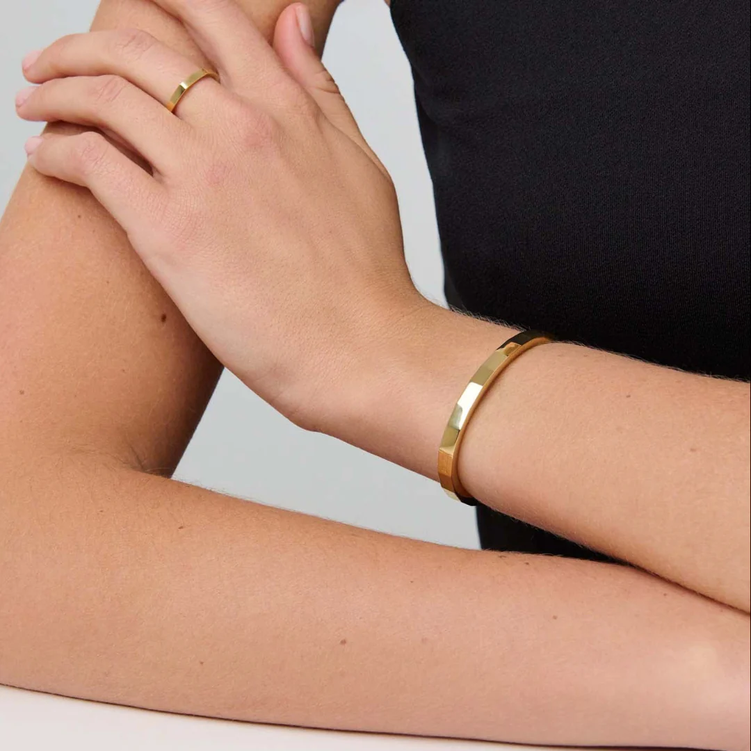 Decus Hinged Bangle 18ct Yellow Gold - Image 4
