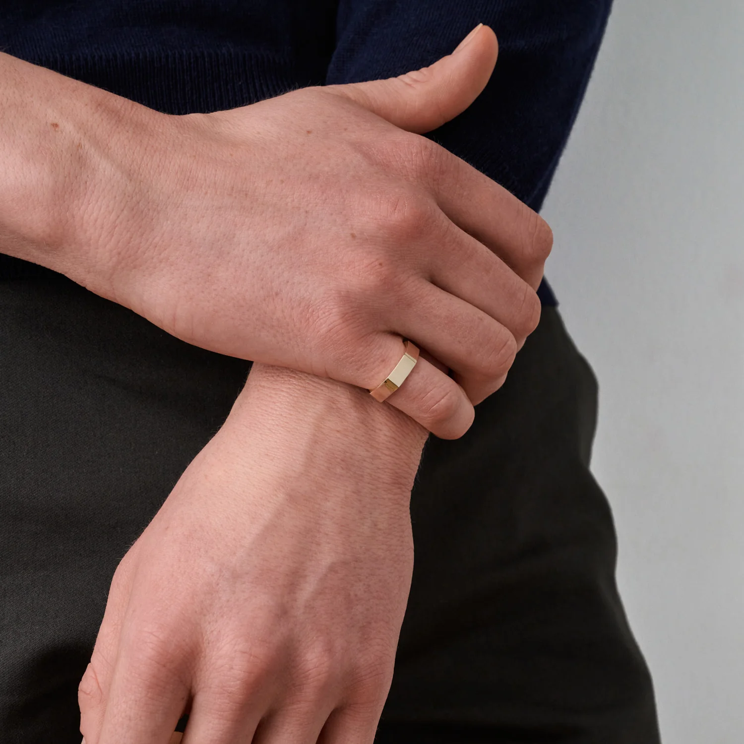 Decus Large Ring 18ct Yellow Gold - Image 4