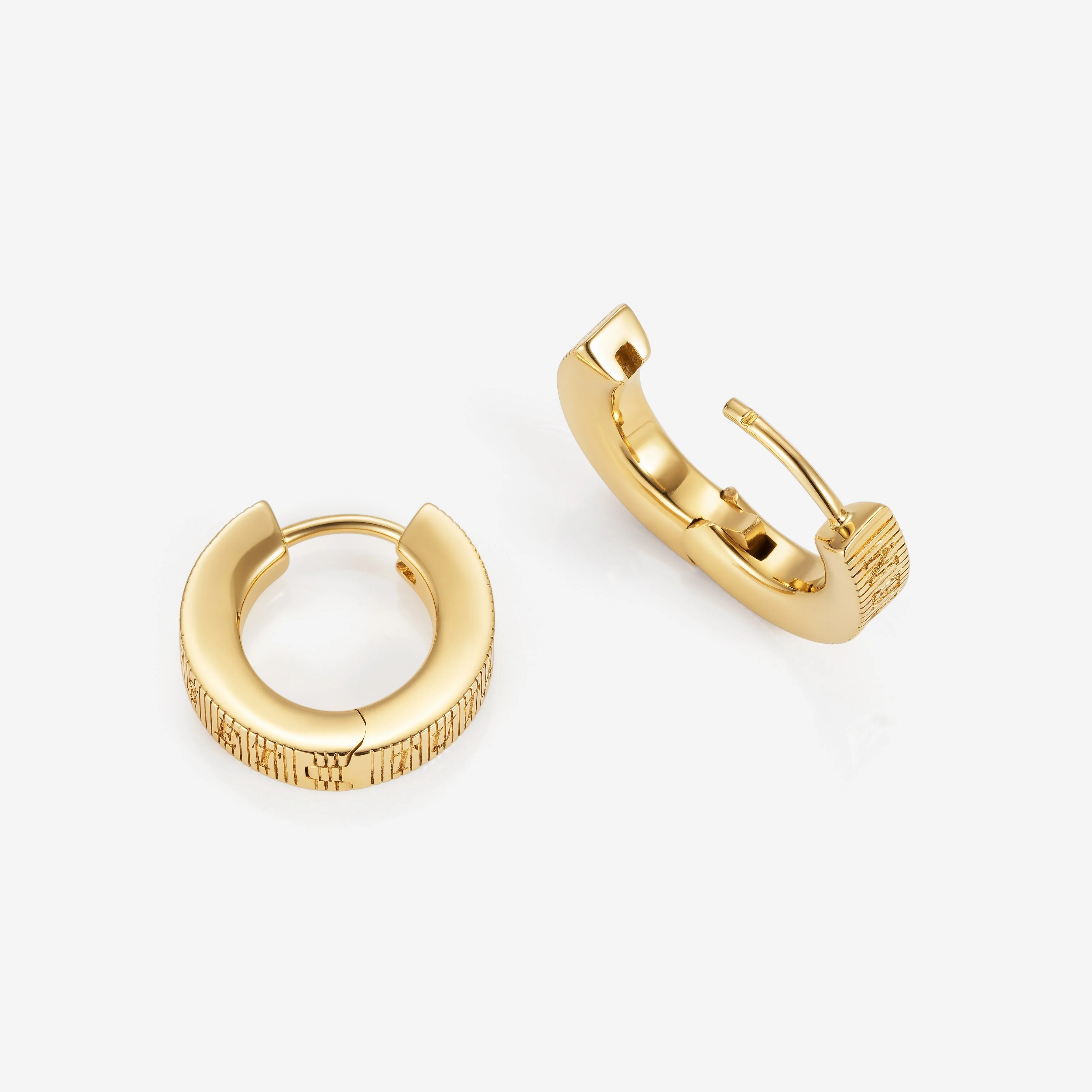 Tutamen Huggie Hoop Earrings 18ct Yellow Gold - Image 3