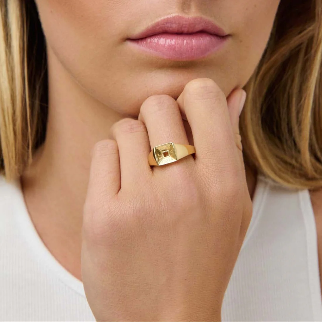 Tutamen Square Signet Ring 9ct Yellow Gold - Image 4
